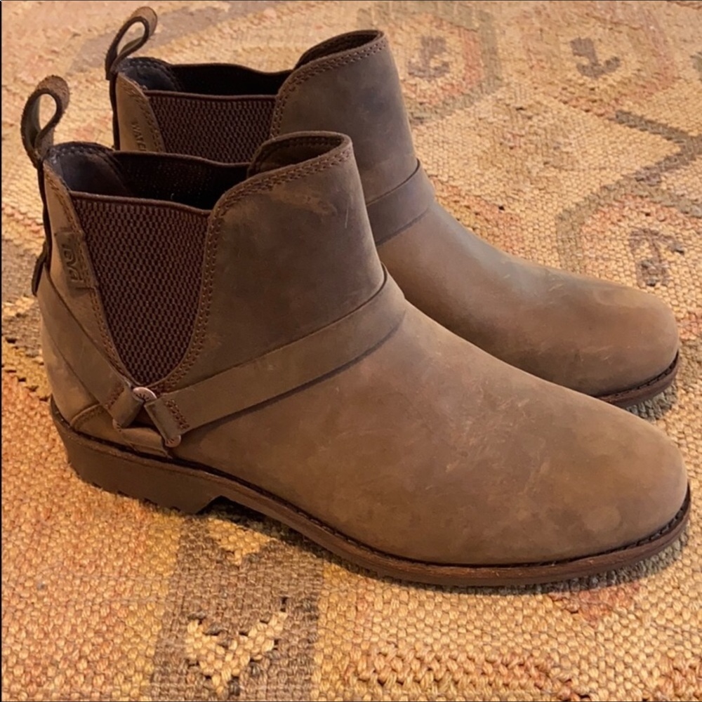 NEW Teva Ellery Chelsea waterproof ankle boots v
